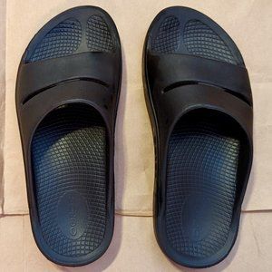 OOFOS OOah Slide Sandal (Black)